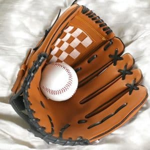 Guante de cuero para béisbol con pelota