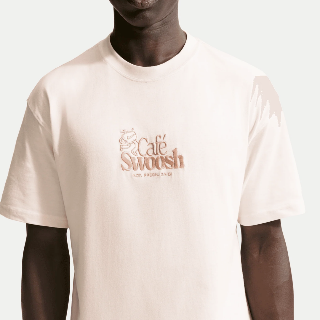 Nike Tshirt Café Swoosh Bei Men - Imagen 3