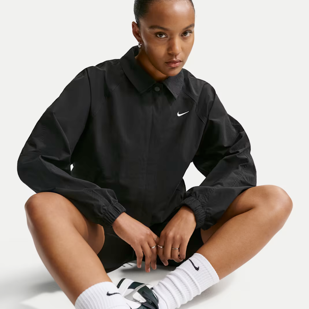 Nike Jacket Coach Oversized Blk Women - Imagen 4