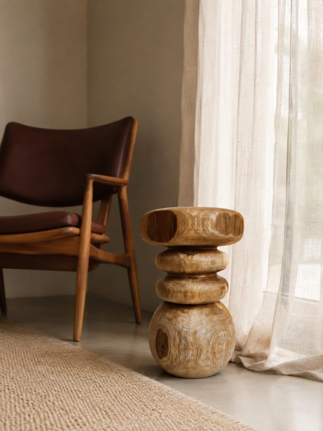 Taburete auxiliar de madera maciza esculpida - Diseño Japandi / Orgánico
